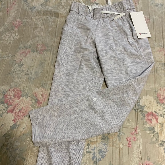 lululemon athletica Pants - Lululemon on the fly pant 25’ nwt